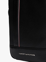 Borsa tommy hilfiger reporter con tracolla e logo in metallo